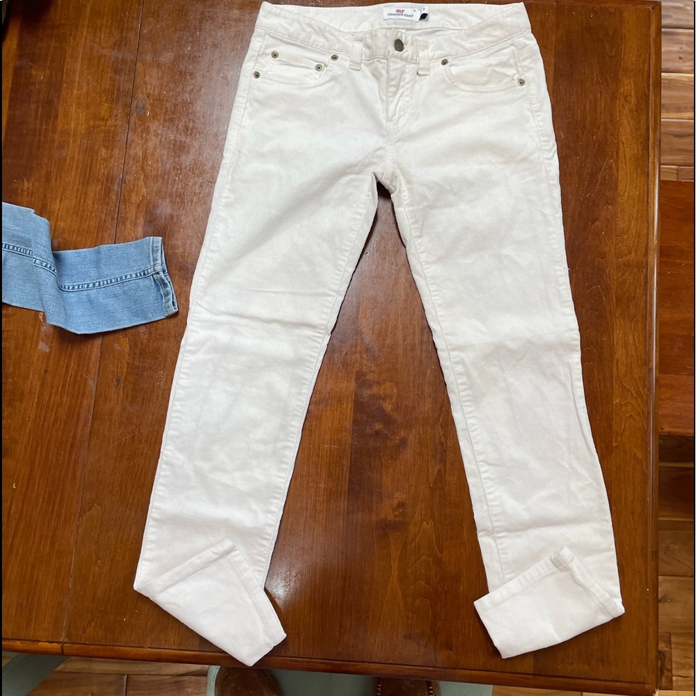 Vineyard Vines cream colored corduroy pants. Size 0. Straight/skinny leg.